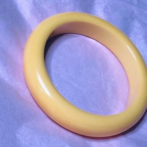 Classic butterscotch Bakelite bangle - Vintage